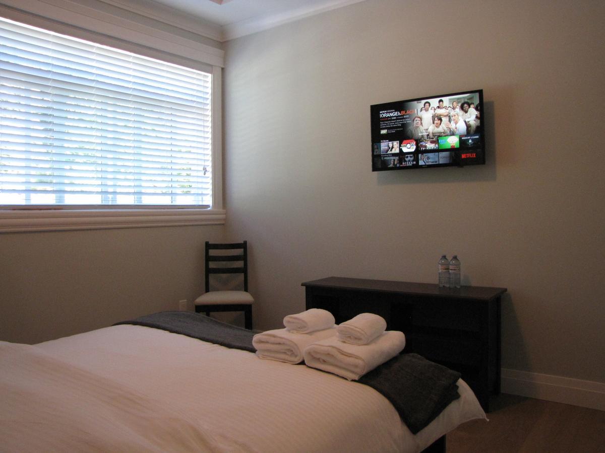 Riverfront Bed And Breakfast Lynn Creek ภายนอก รูปภาพ